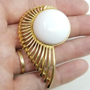 Vintage White and Gold Tone Wing or Eye Shape Modernist Style Brooch, Retro 80s